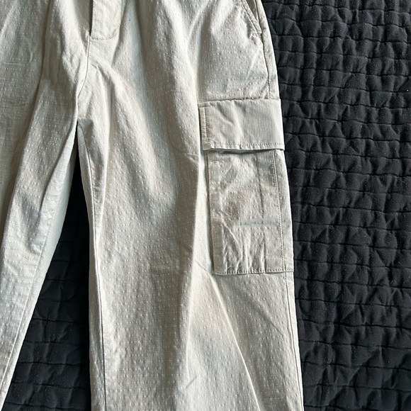 Off white rip stop cargo pants from Gap in size small - Picture 3 of 7